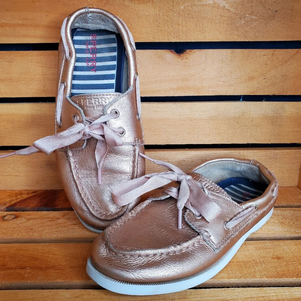 4) SPERRY Rose Gold with Ribbon 🎀 Laces Top Sliders Shiny Sz. 3